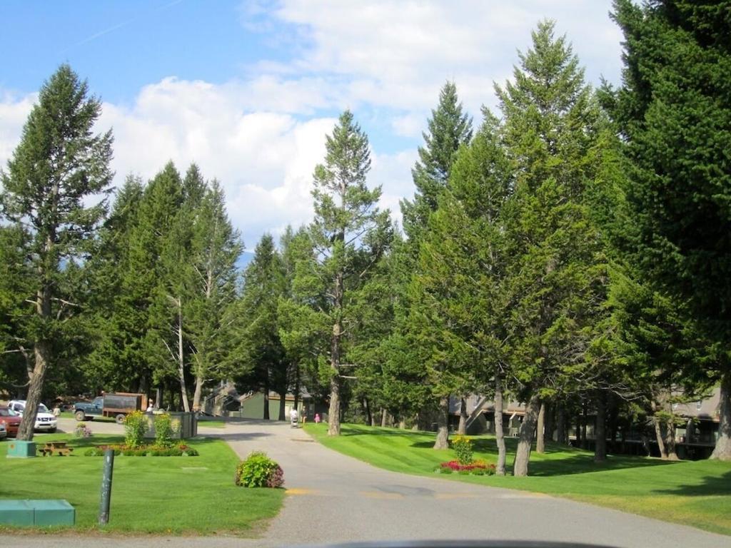 Akiskinook At Windermere Lake - Private Beach Access - New Pool And Hot Tub Now Open! Инвермир Экстерьер фото