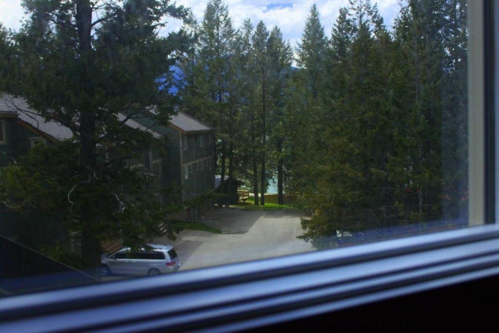 Akiskinook At Windermere Lake - Private Beach Access - New Pool And Hot Tub Now Open! Инвермир Экстерьер фото
