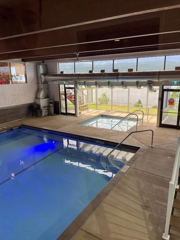 Akiskinook At Windermere Lake - Private Beach Access - New Pool And Hot Tub Now Open! Инвермир Экстерьер фото