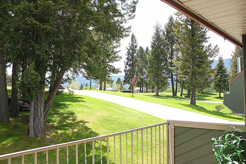 Akiskinook At Windermere Lake - Private Beach Access - New Pool And Hot Tub Now Open! Инвермир Экстерьер фото